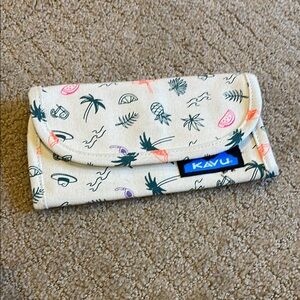 Kavu Cream and Green Tropical Print Bag